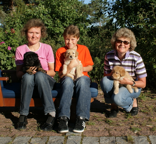 German hovi fans Susan, Lukas and Juliane, the owner of Cid and F-puppy girls